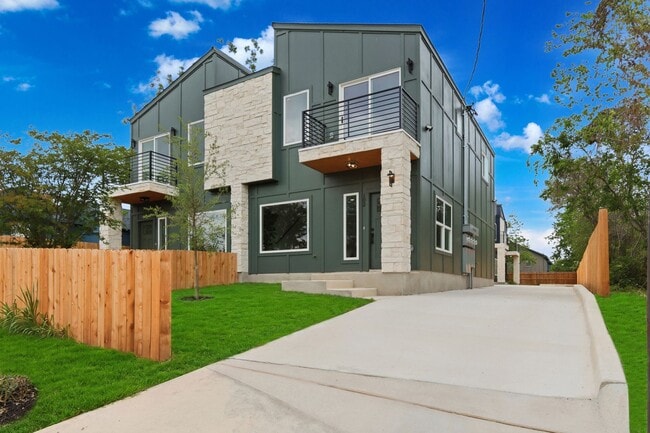 Building Photo - New Build Ready for Move In! Unit VIRGINIA BLVD- 2111 Virginia Blvd 102