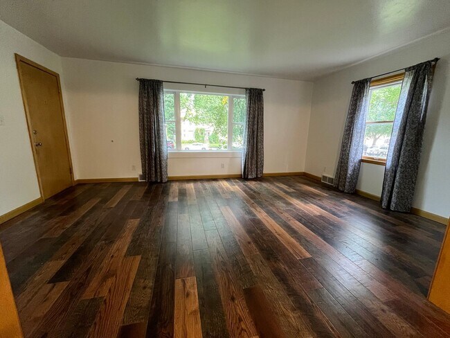 Photo - Spacious Main Level 3 Bed/1 Bath Apartment!