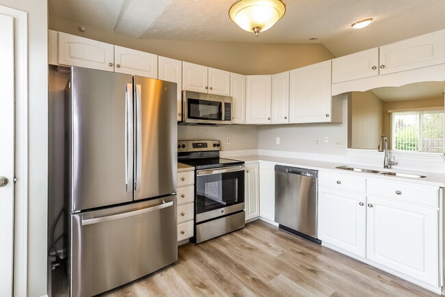 Photo - 1352 E McClarnon Dr