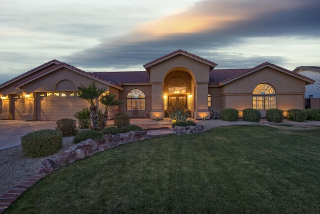 4548 W Mariposa Grande Ln