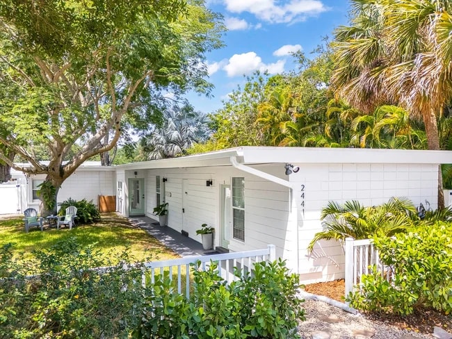 Building Photo - 2441 Granada Ave Unit 3