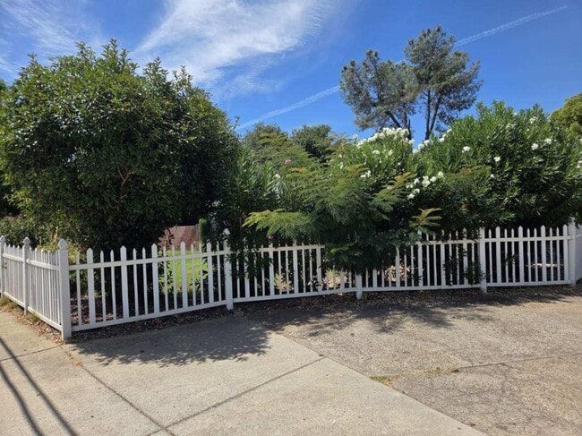 Photo - FURNISHED OR UNFURNISHED 5 BEDROOM 3 BATH HOME WITH POOL