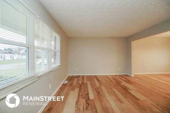 Photo - 2695 Kenview Rd S