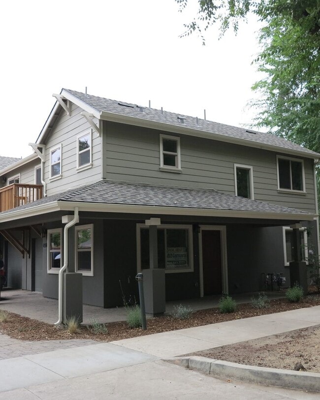 Building Photo - Charming 3 Bedroom & 2.5 Bathroom Available in Atascadero!