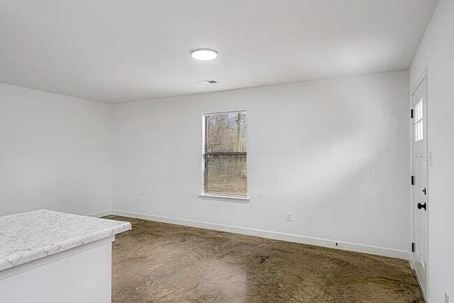 Photo - 851 Kippley St