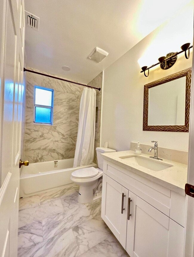 Photo - 700 NE 168th St