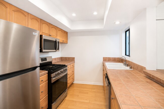 7307 Haskell Ave Unit 4