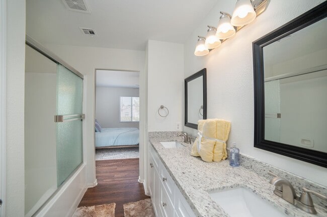 Photo - Beautiful home with POOL and spa located n...