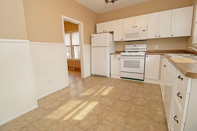 Photo - 1910 3rd St N