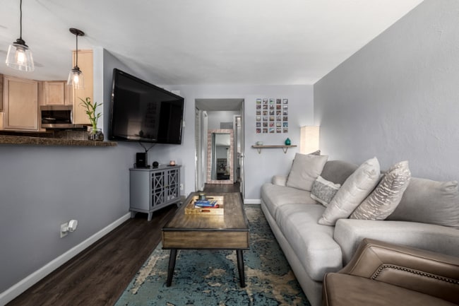 Photo - 3213 Newton St