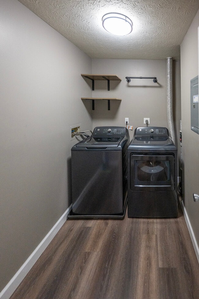 New Washer & Dryer - 8892 Eagleview Dr Unit 8892 Eagleview Dr.#12