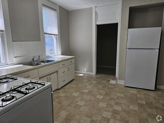 Building Photo - 919 Walnut St Rental