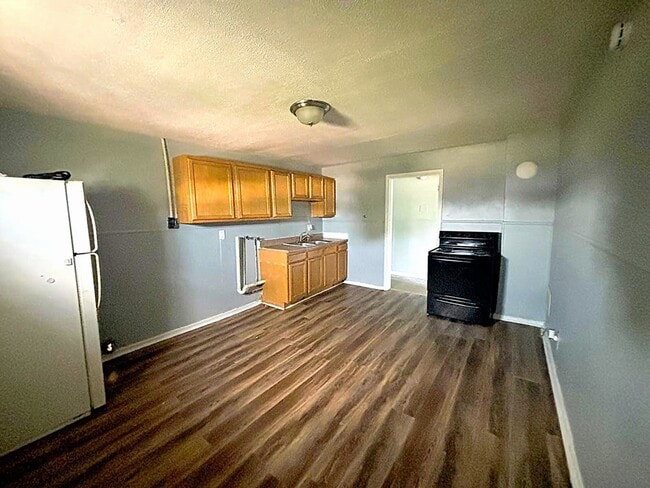 Building Photo - 101 S Roosevelt Ave Unit 2