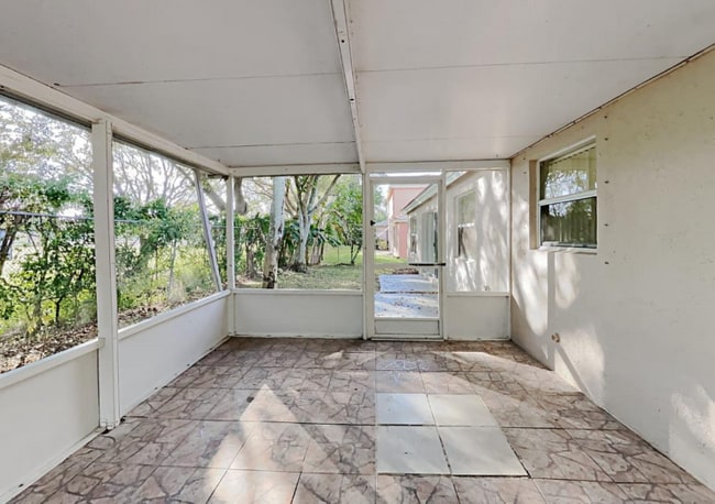 Building Photo - 10660 SW 21st St Rental