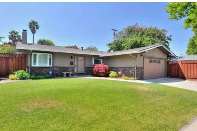 Move right in! This is an ideal home, gorg... - Move right in! This is an ideal home, gorg...