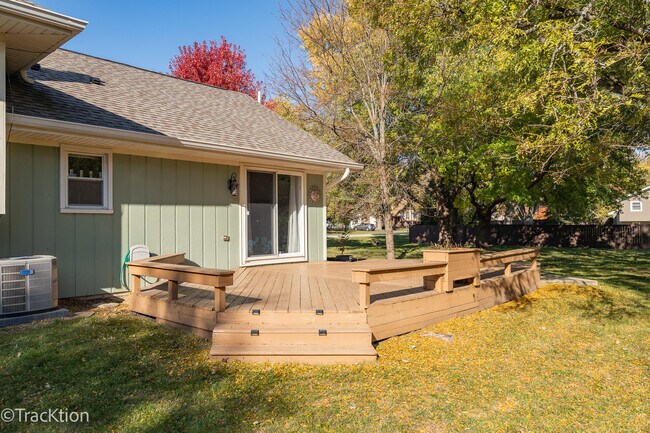 Photo - 11S639 McGrath Ln