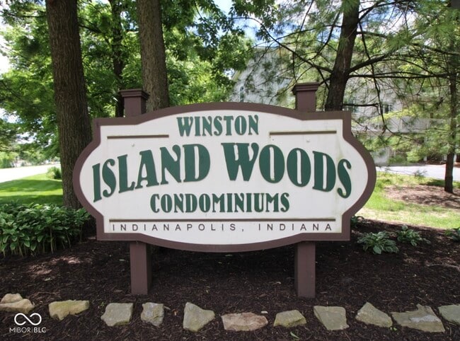 Photo - 1111 Island Woods Dr