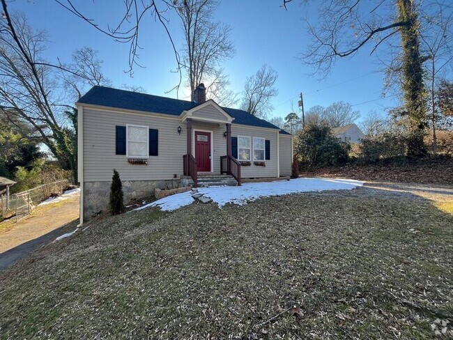 Building Photo - 306 Red Oak Dr Rental