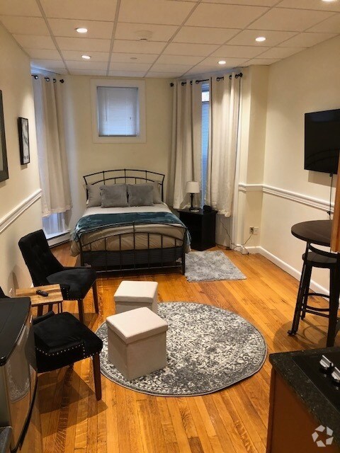 Building Photo - 314 Newbury St Unit 2 Rental