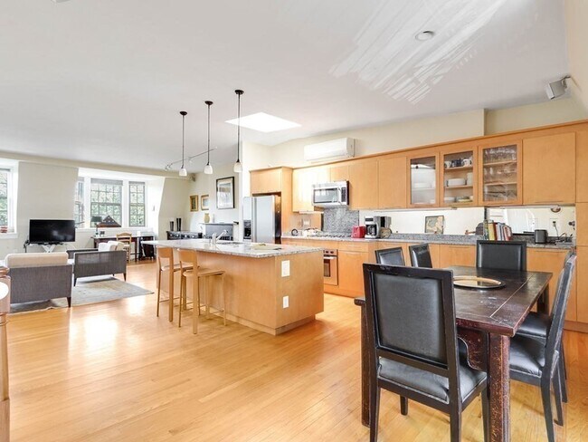 11 Concord Sq Unit 4