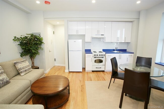 Photo - 215 E Broadway Unit 6S