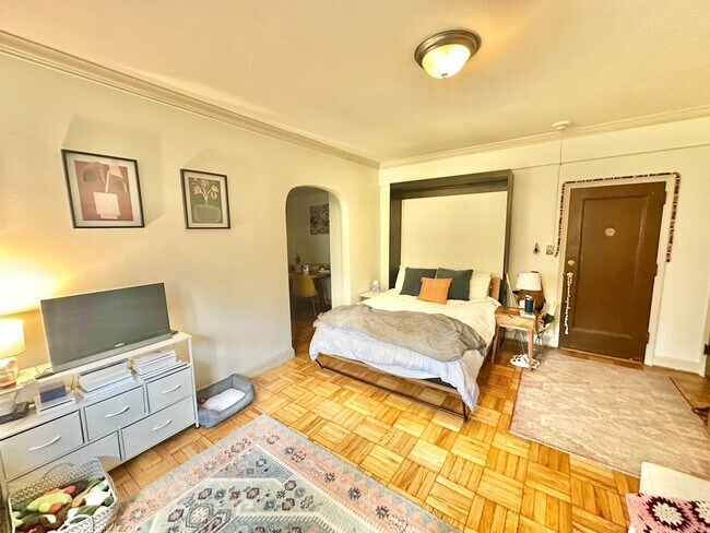 Photo - Great Studio in Glover Park/North Georgetown w/Murphy Bed, Walk-In Closet, Eat in Kitchen! Unit B6