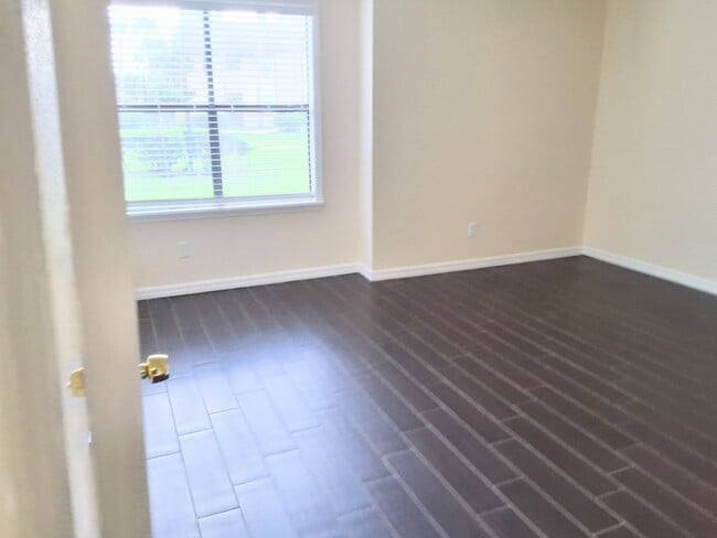 Photo - Beautiful Remodeled First Floor 2/2 Condo ... Unit 17