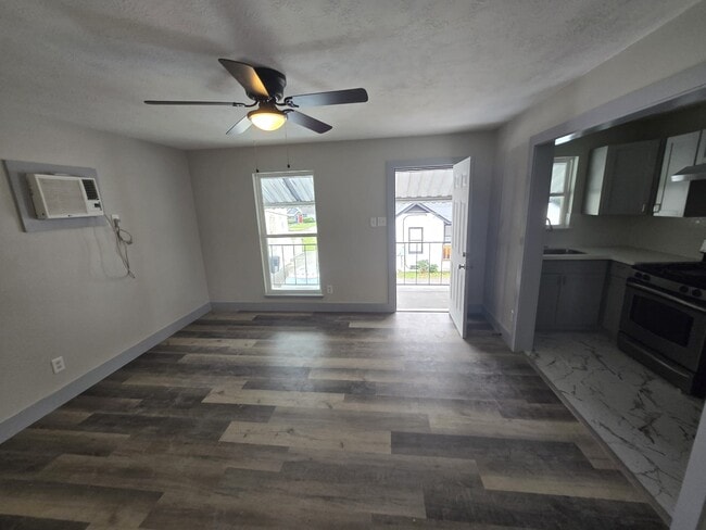 Building Photo - 8335 Bonner Dr Unit 2 Rental