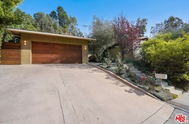 Photo - 1700 San Ysidro Dr