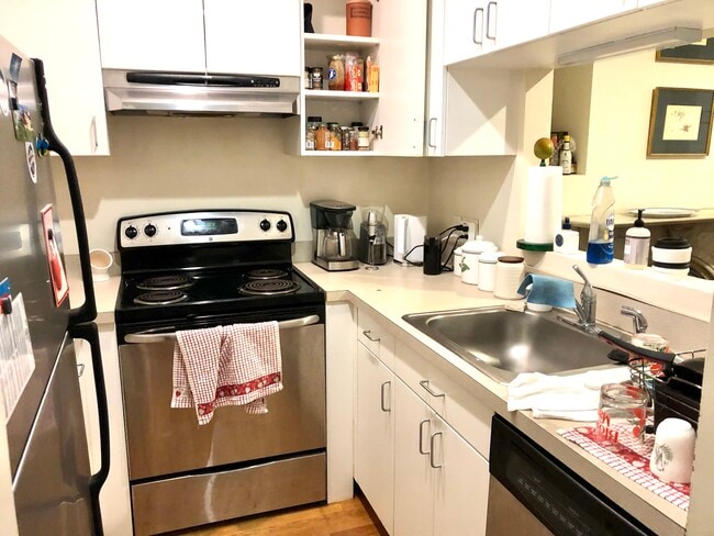 Building Photo - 22 Yarmouth St Unit 2A