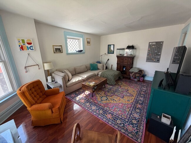 Living Room - 610 Parkwood St NE Unit Apt 2