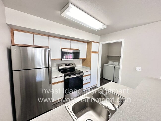 Photo - Fully renovated in 2025 2 bedroom, 2 bathroom ground floor apartment available soon. Unidad 102