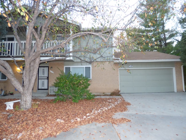 Building Photo - Spacious 2BR/2.5BA in Lakewood!