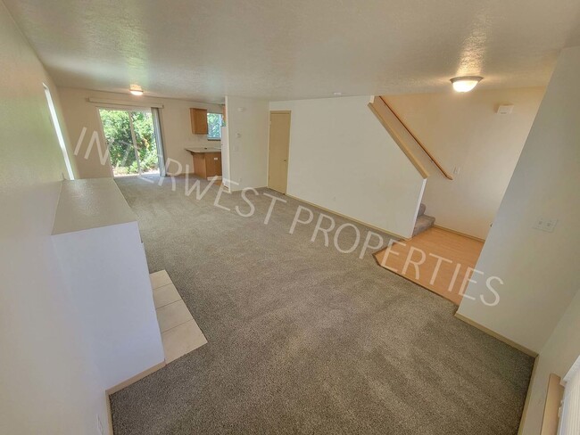 Photo - 4 Bedroom Home Near Brentwood Park w/Garag...