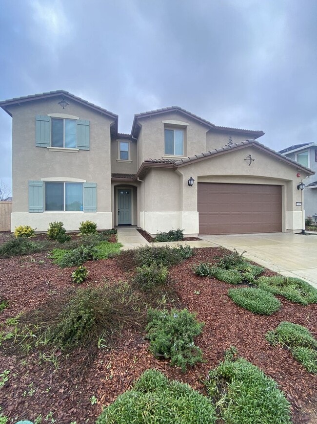 Beautiful and SPACIOUS 5 bedroom 3 bath Le... - Beautiful and SPACIOUS 5 bedroom 3 bath Le... House