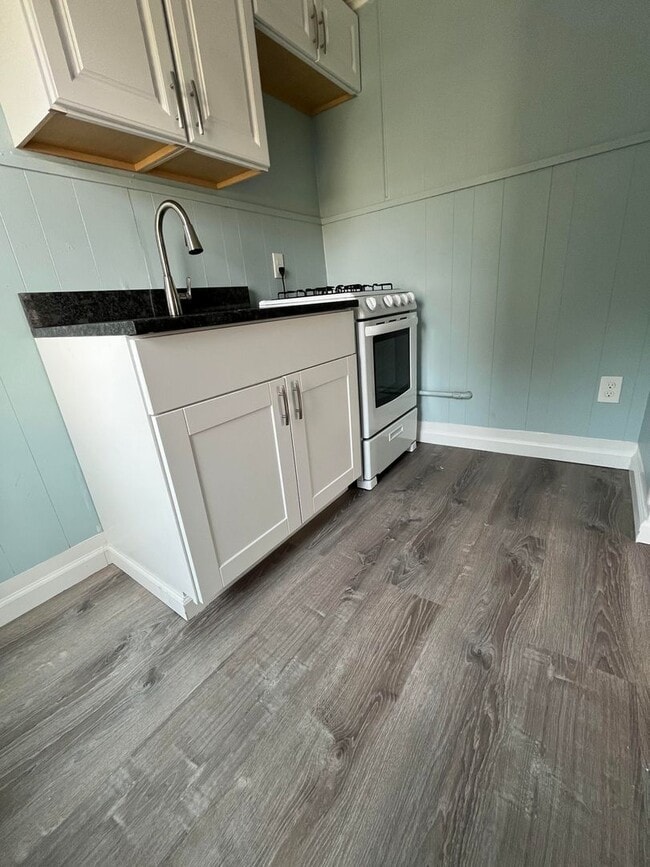 Photo - Gorgeous 1-bedroom, Second floor! Apartmen... Unit #7