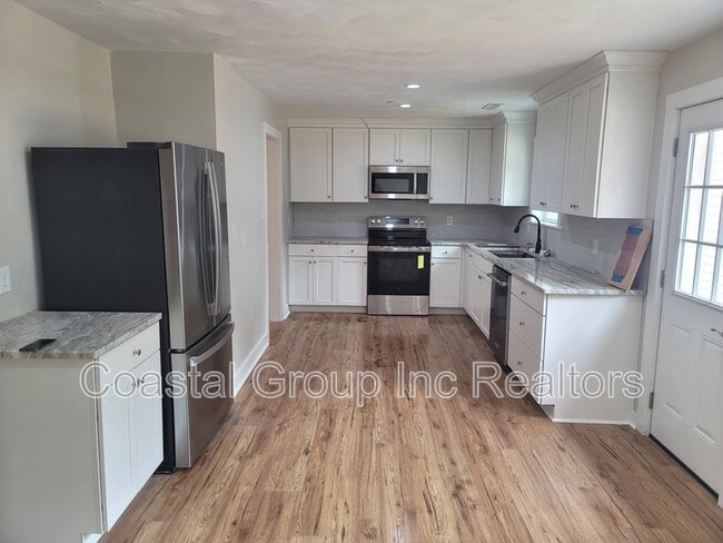 Photo - 512 W Farmington Rd