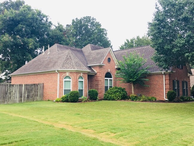 Photo - Ewing Place in Arlington! Pets are allowed, fees apply! Fenced in back yard!