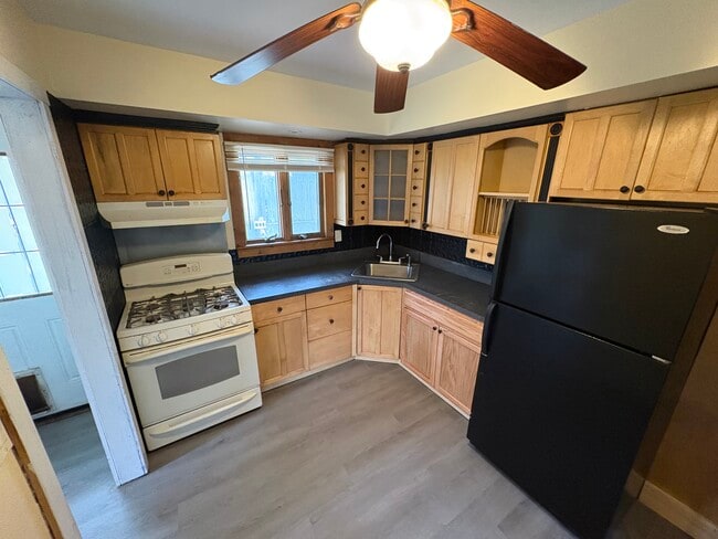 Photo - 14 Classon Ave