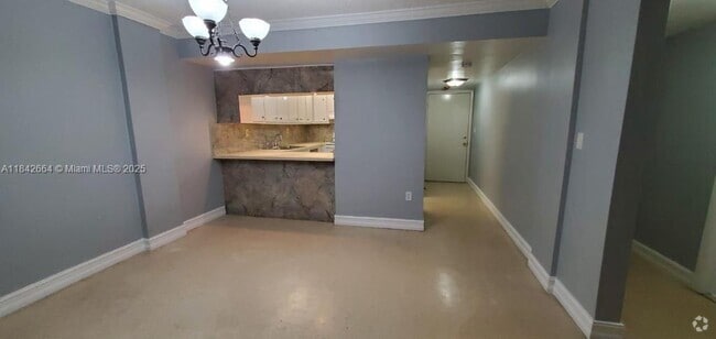 Building Photo - 1910 W 56th St Unit 3320 Rental