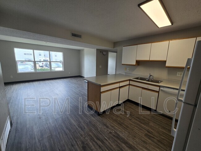 Photo - 60 Miller Ave SW