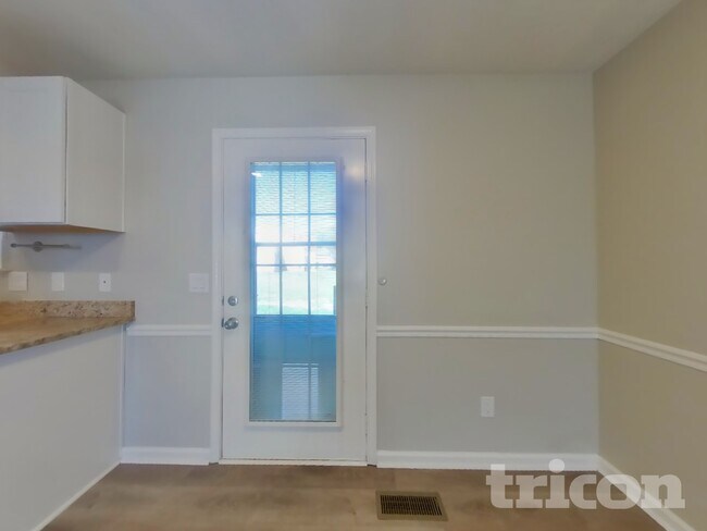 Photo - 1612 Robert Rd