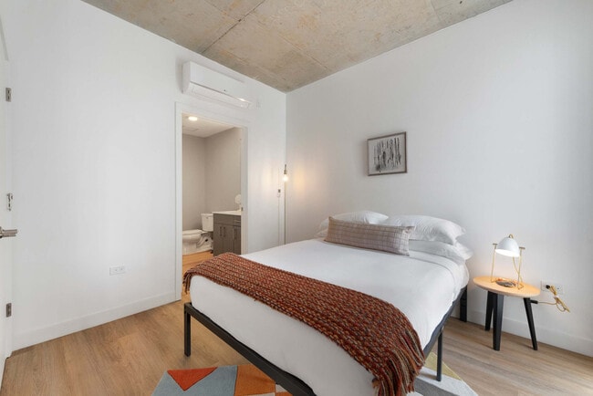 Photo - 853 W Blackhawk St Unit ID1243853P