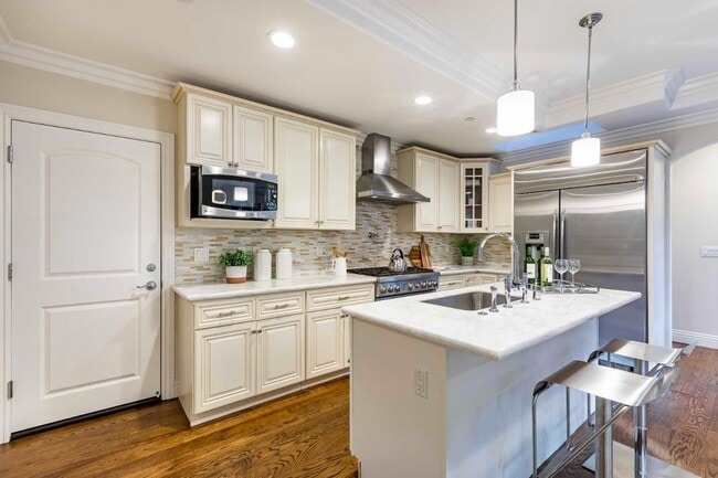 Photo - 140 Tennyson Ave