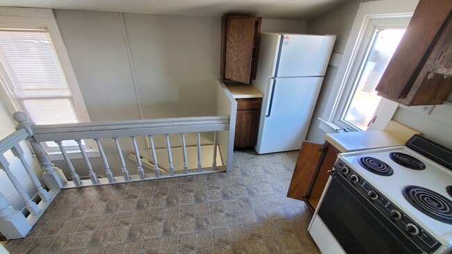 Building Photo - 1642 Short St Unit Upstairs Rental