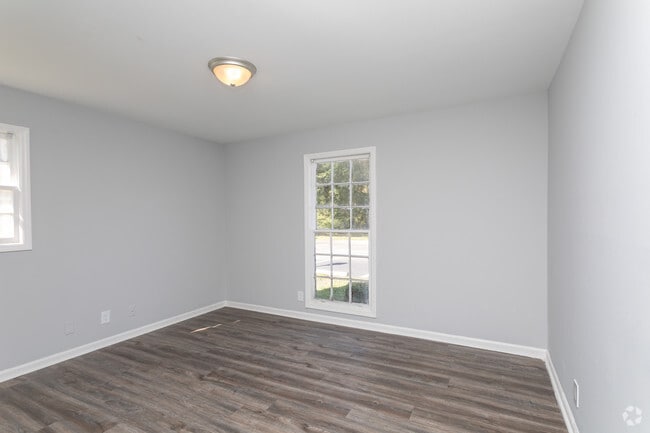 2BR, 1BA - 836 SF