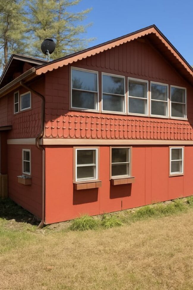 Photo - "Charming 2-Bedroom Retreat with Granite Touches and Hardwood Elegance in Hendersonville!"