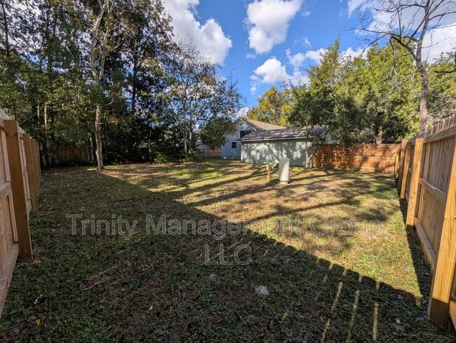 Photo - 16252 Hurban St