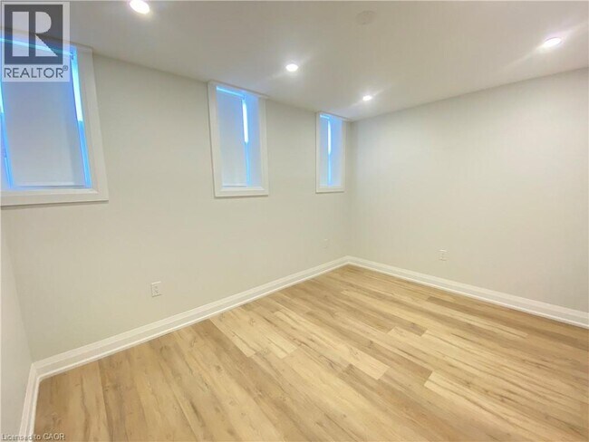 Photo - 588 Barton St E Unit 10