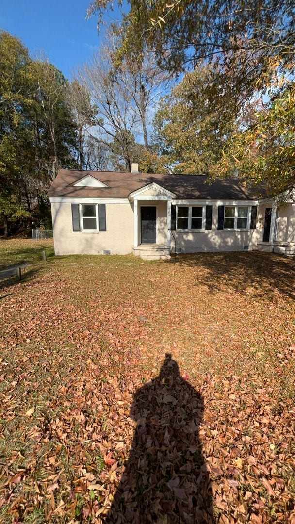 Building Photo - Renovated Three Bedroom/One Bath Duplex